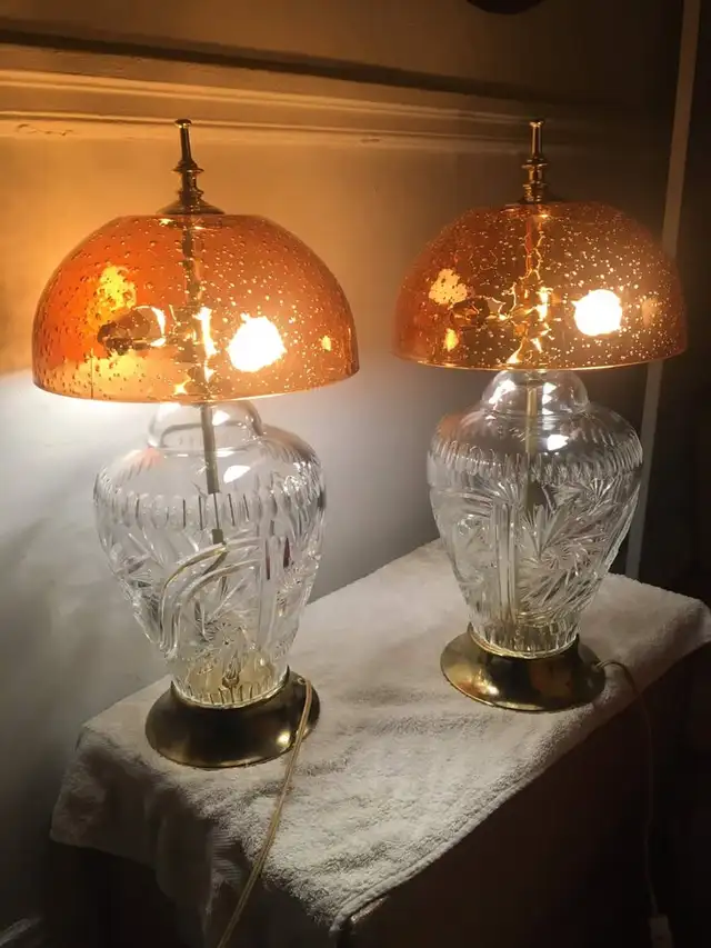 2 Mid Century Italian Crystal Glass & Orange Lucite Lamps - $250 in Indoor Lighting & Fans in City of Montréal - Image 5