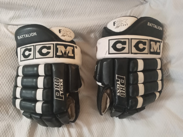 15" CCM Tacks Flex Zone Pro Brampton Battalion Hockey Gloves in Hockey in City of Toronto