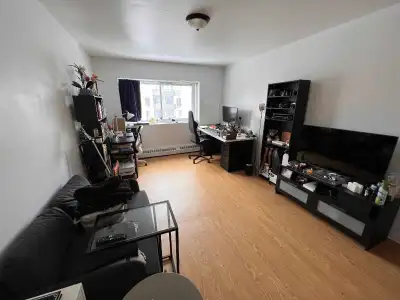 ****French version Below**** 3 1/2 (1 bed, 1 bath) available from March 1st, 2026. The unit is spaci...