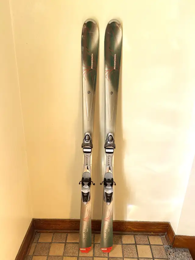 Rossignol Downhill Skis 160 cm with Look Bindings Ski Alpin in Ski in City of Montréal - Image 2