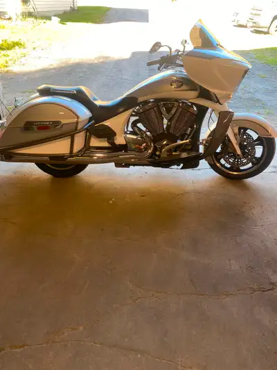 2011 Victory Cross Country Excellent condition Well maintained Approximately 68,000 kms $8000. No tr...