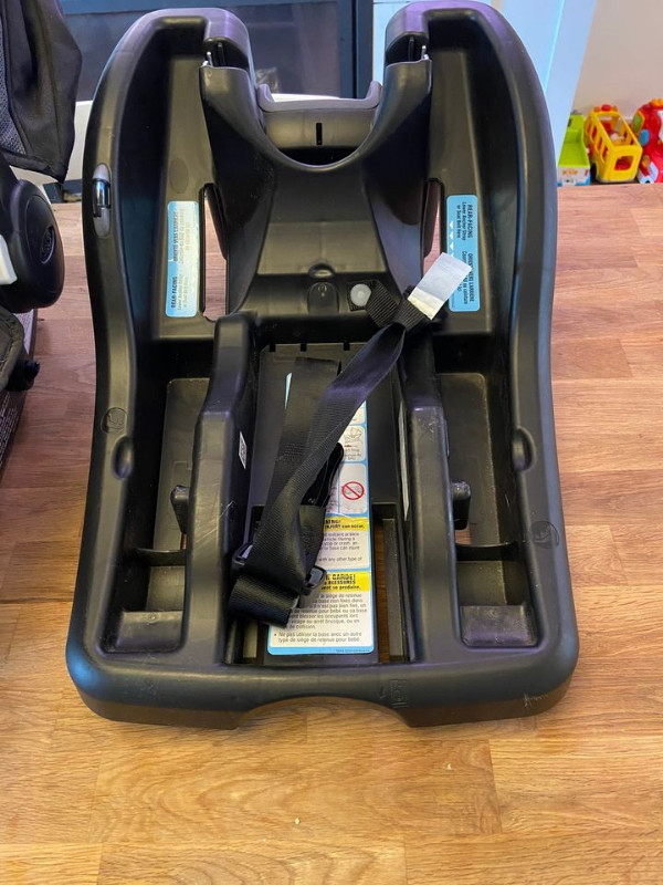 Graco SnugRide SnugLock 35 Infant Car Seat BASE in Strollers, Carriers & Car Seats in Belleville