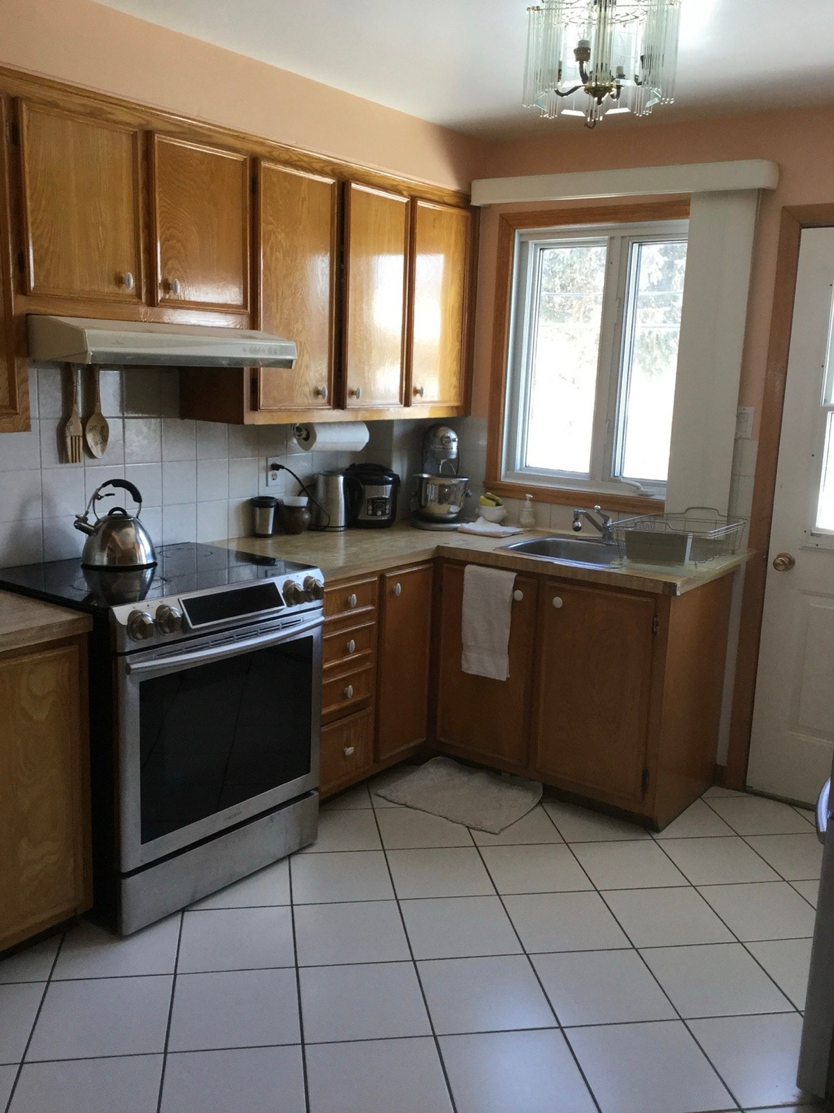 5 and Half Main Floor Duplex For Rent — photo 2