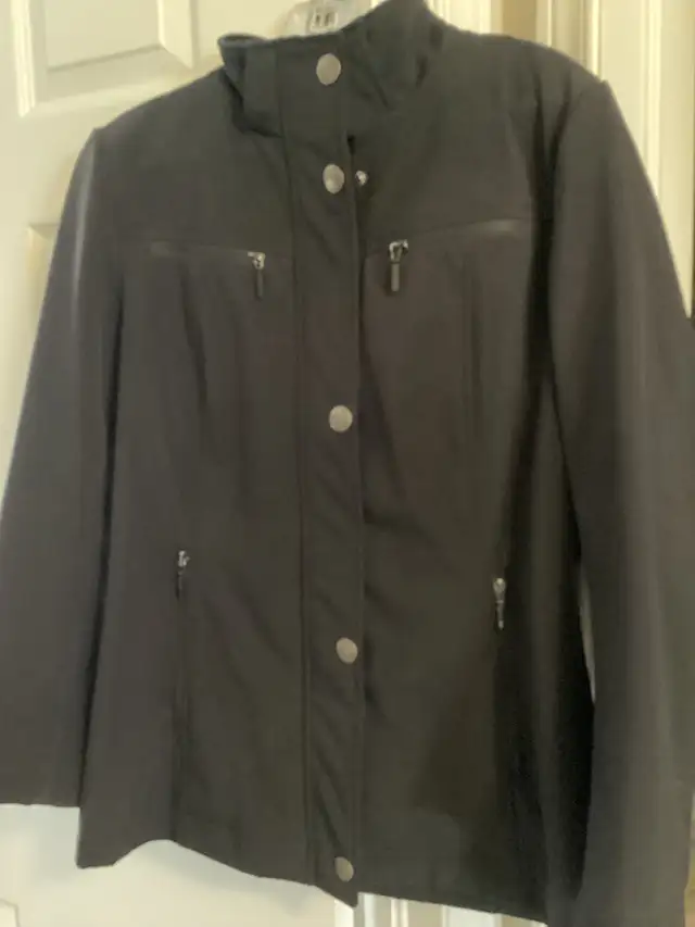 Ladies spring/rain coat in Women's - Tops & Outerwear in Kitchener / Waterloo - Image 2