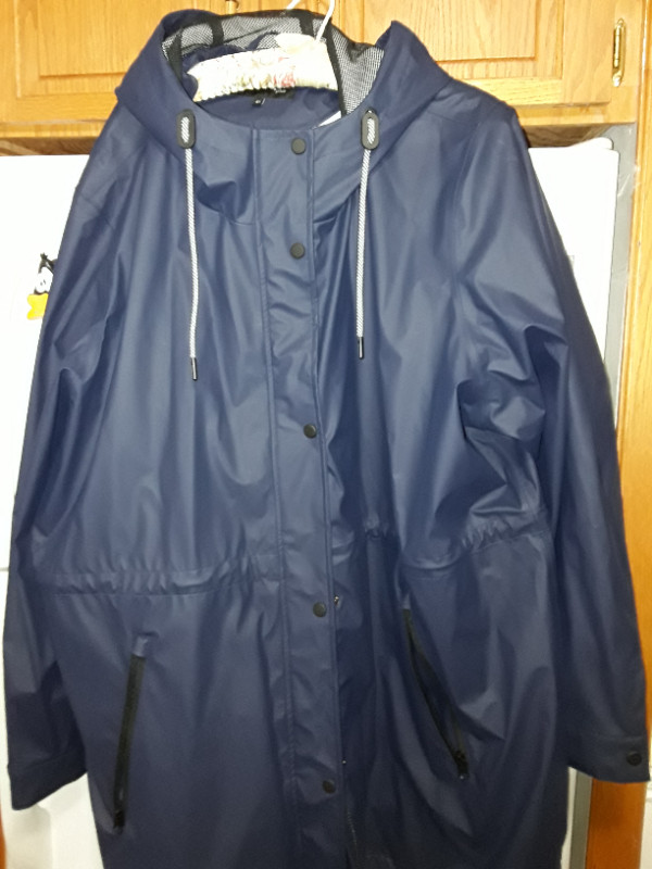 Ladies raincoat in Women's - Tops & Outerwear in Annapolis Valley - Image 3