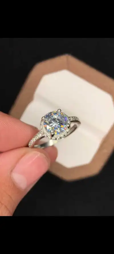 Stunning VVS Moissanite Engagement Rings – Sterling Silver 925 Looking for a beautiful and affordabl...