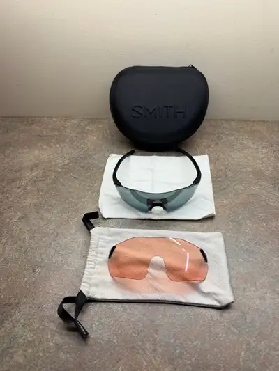 These Smith Reverb sunglasses are in great condition and ready for your next adventure! Designed for...