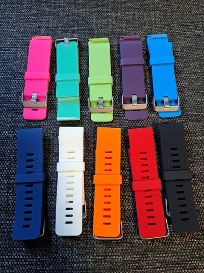 Selling brandnew Fitbit Blaze replacement band please see photos. Asking $5 each. Porch pick up or c...
