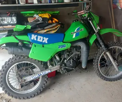 1985 Kawasaki KDX 200 - Professionaly rebuilt motor - new plastics and seat - green plate with owner...