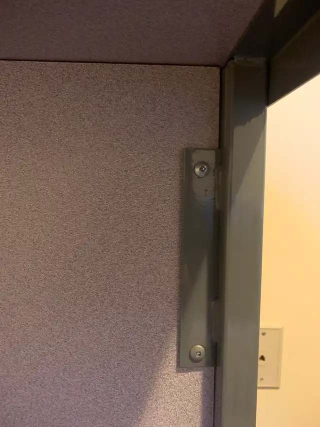 Desk in Desks in Ottawa - Image 7