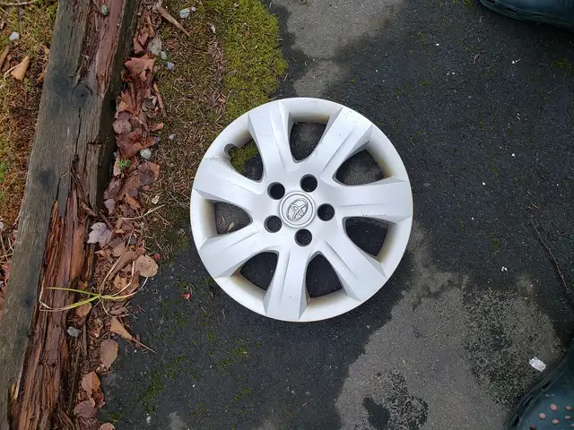 2010 Toyota Camry -- 7 spoke wheel covers  16"........WANTED in Tires & Rims in Bedford - Image 2