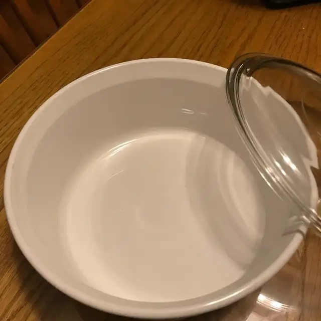 Corningware Callaway Green Ivy Casserole Dish in Kitchen & Dining Wares in Mississauga / Peel Region - Image 5
