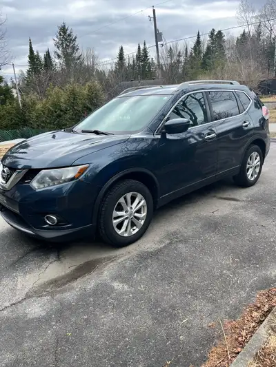 • AWD / traction intégrale (idéal hiver) • Moteur 2.5 L, automatique • Sièges avant chauffants • Cam...