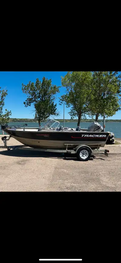 This Tracker Targa 17 ft is in excellent condition and has a strong running 100 hp Mariner outboard....