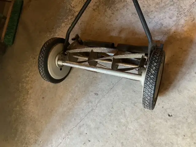 Reel Mower in Outdoor Tools & Storage in Owen Sound - Image 3
