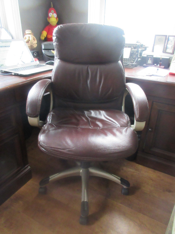 Executive Brownish Red Mahogany Colour Leather Chair on wheels in Chairs & Recliners in Oshawa / Durham Region