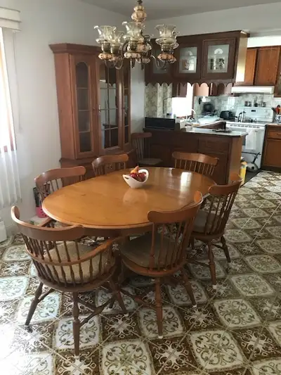 Salle a manger Roxton, Roxton dining room, View more