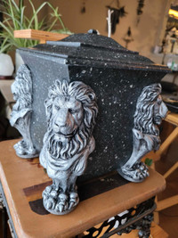 Urne funeraire granit lion