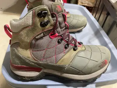 North Face Womens boots