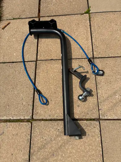 Support pour 2 vélos et cable à combinaison sécure, hitch, barrure. Car rack for 2 bikes and sturdy...