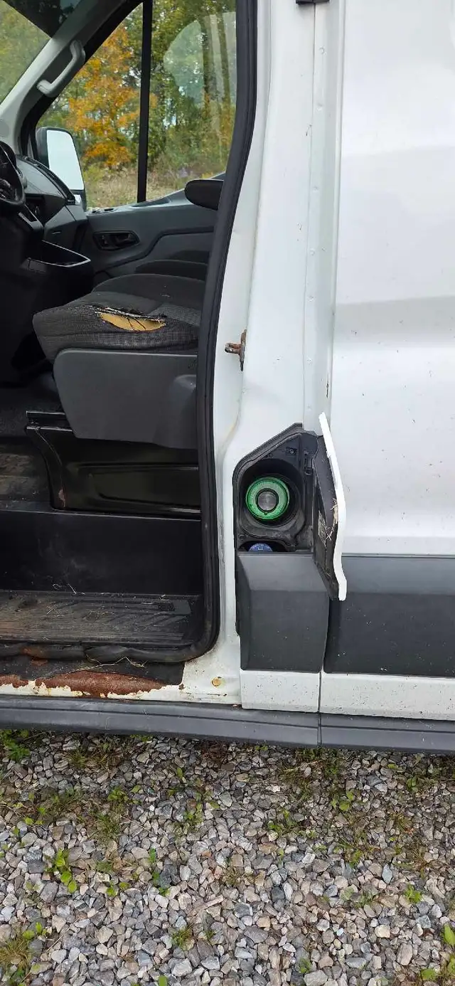 2016 Ford Cargo van591903209512642563