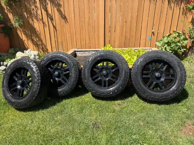 265/60R18 114T Used on 4door Jeep Sahara Unlimited. Been in Storage. OD:31 OW:10:50 Extra Load Wild...