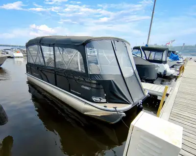 2018 25 ft Princecraft Pontoon Boat bought new at John's Marine, Carleton Place, 12 Person Capacity,...