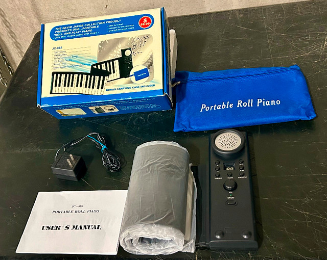 Portable “Roll & Play” Piano (Model JC-888) - MINT! in Pianos & Keyboards in Mississauga / Peel Region - Image 3