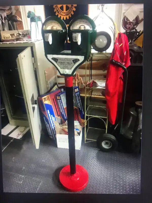 3 VINTAGE DOUBLE HEADED PARKING METERS - NOT A FIRE SALE!! in Arts & Collectibles in Mississauga / Peel Region - Image 6