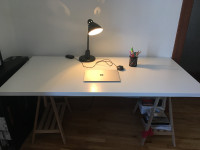 Bureau IKEA: plateau blanc LAGKAPTEN + 2 tréteaux MITTBACK