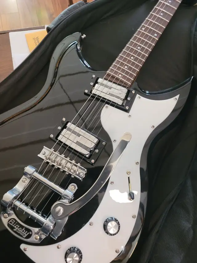 Guitare Godin in Guitars in Drummondville - Image 5