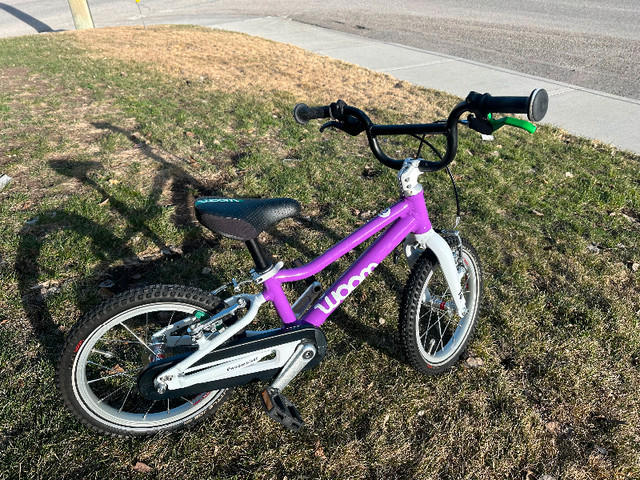 Excellent condition - 2023 - Woom 2 - Kids bike ages 3+ in Kids in Calgary