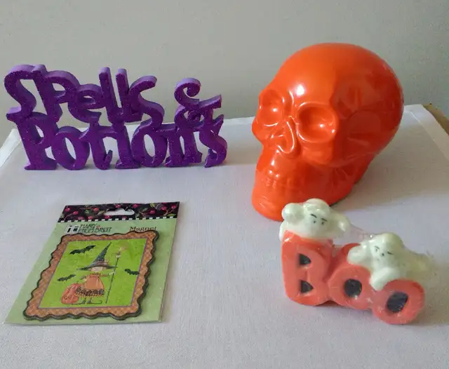 Halloween Decorations 9pcs in Holiday, Event & Seasonal in Ottawa - Image 9