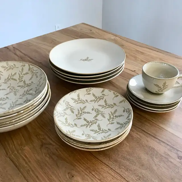 New Set de vaisselle Dishes 20 pièces in Kitchen & Dining Wares in City of Montréal - Image 3
