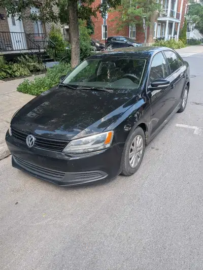 Jetta comfortline 2013 toit ouvrant, air climatisé, démarreur à distance. Pas neuve, mais en bonne é...