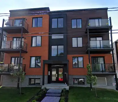Description 1154 Rue Soucy, St-Hubert, QC J4T 1A3, Canada LIBRE: 01 août 2026 ****1 STATIONNEMENT IN...