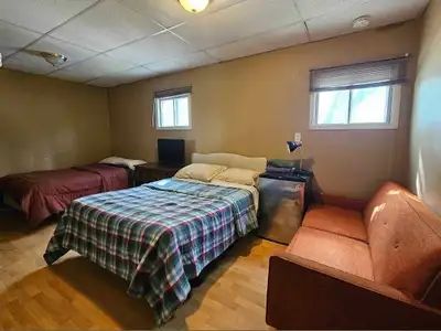 $300/week There are a total of 9 rooms, including single rooms, double rooms, and king-size rooms. 3...