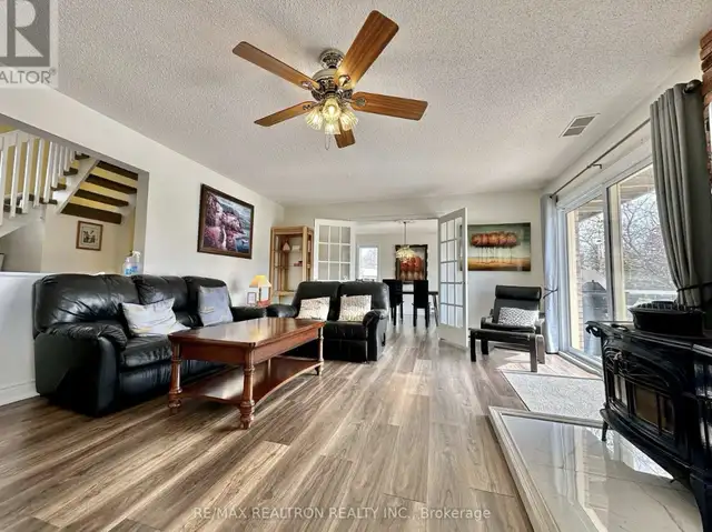 Room for Rent, Waterfront Property in Room Rentals & Roommates in Kawartha Lakes - Image 9