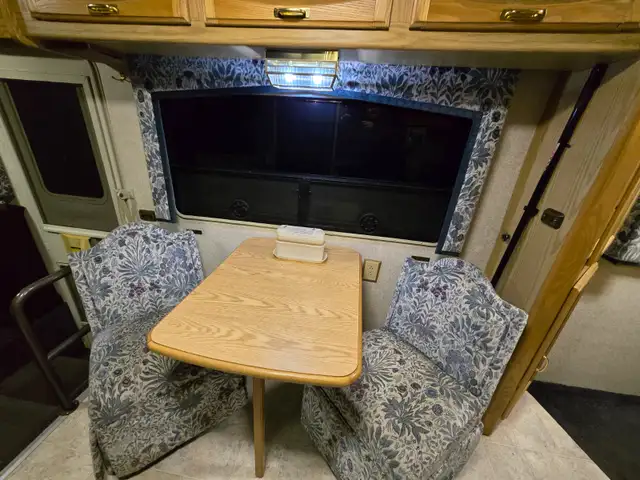 1996 34ft A class motorhome Vectra Winnabego in RVs & Motorhomes in Nanaimo - Image 9