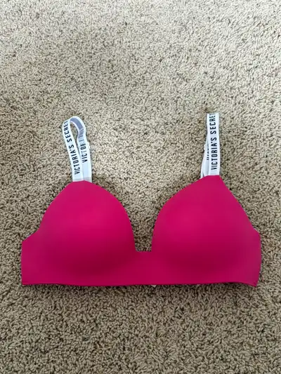 Vitoria Secret non wire bra 32C, View more