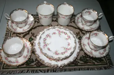 Dish set used very little. These pieces are what I have left and will sell separately. 2 lunch plate...