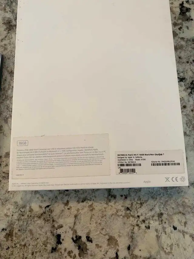 Apple iPad 2, 16 GB & Smart Cover + Charger in iPads & Tablets in Winnipeg - Image 3