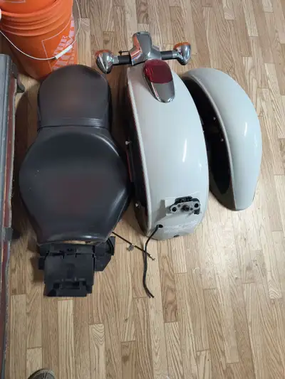 Fenders and factory seat off my 2022 Vulcan 900 Classic. Fenders are Green and White. I also have Ka...