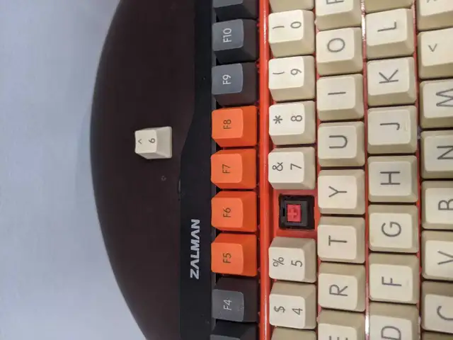 Zalman red switch 75% keyboard in Mice, Keyboards & Webcams in City of Toronto - Image 6