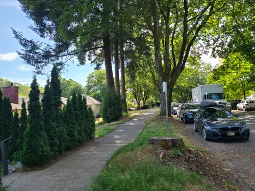 Vancouver Rooms forrent at 3638 Pender St E near Boundry Rd. Quiet & nice environment. It's transit...