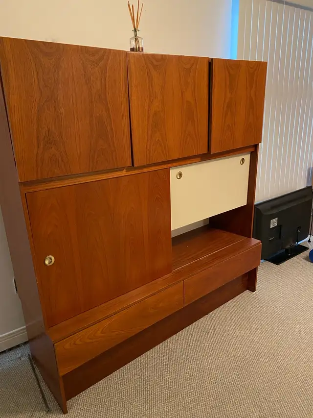 Teak High Buffet/Sideboard Beautiful Vintage Storage piece in Hutches & Display Cabinets in City of Toronto - Image 3