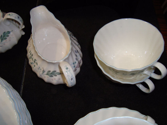 VINTAGE CIRCA 1950 QUALITY ROYAL DOULTON CHINA SERVICE FOR 8 in Kitchen & Dining Wares in Norfolk County - Image 3