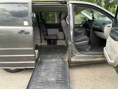 2010 dodge van Good condition Manual ramp Remote starter (2keys)