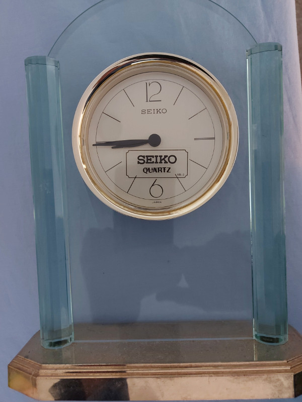 4 CLOCKS -- wall mount, bookshelf in Home Décor & Accents in Guelph - Image 2