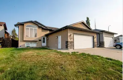 Crystal Heights Home for Rent. 2/2 bedrooms, 2/1 baths. Located on a Quiet street (cul de sac) near...